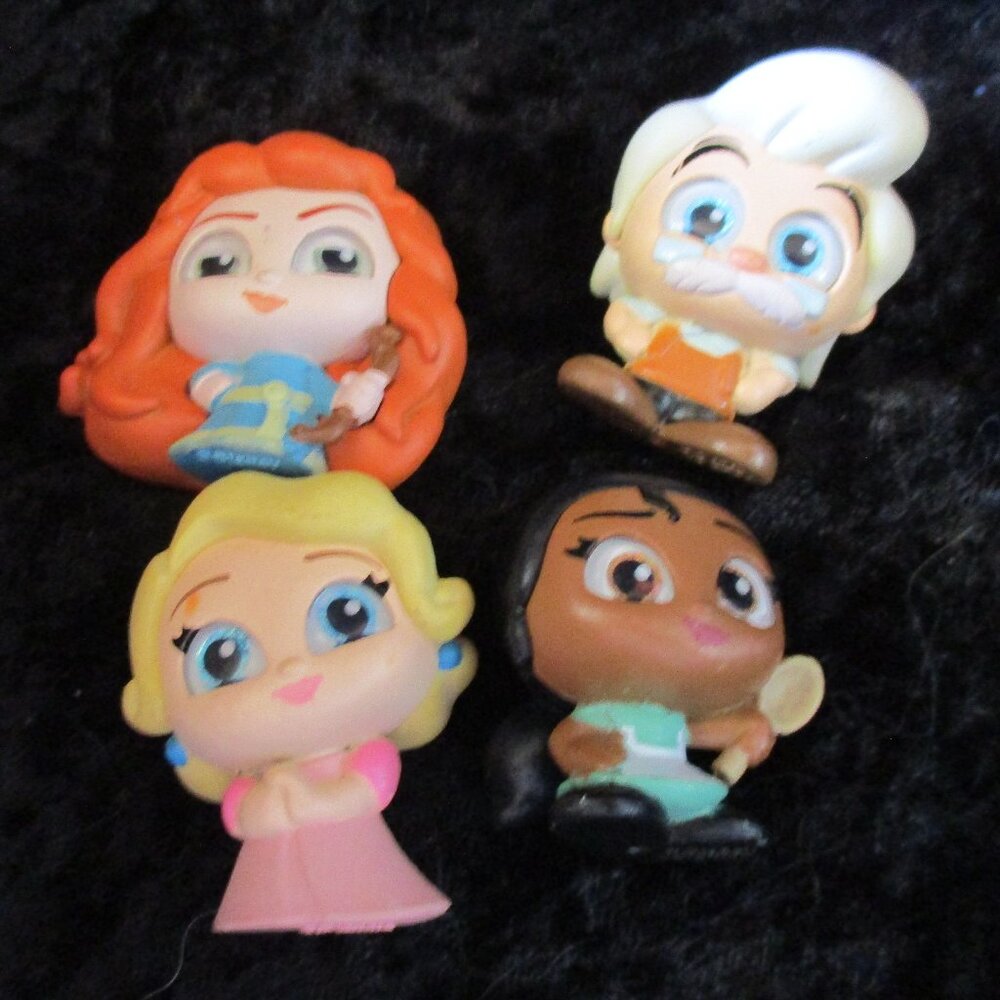 Pre-Owned Disney Doorables Mixed Lot of Mini Figures (4 In Total)